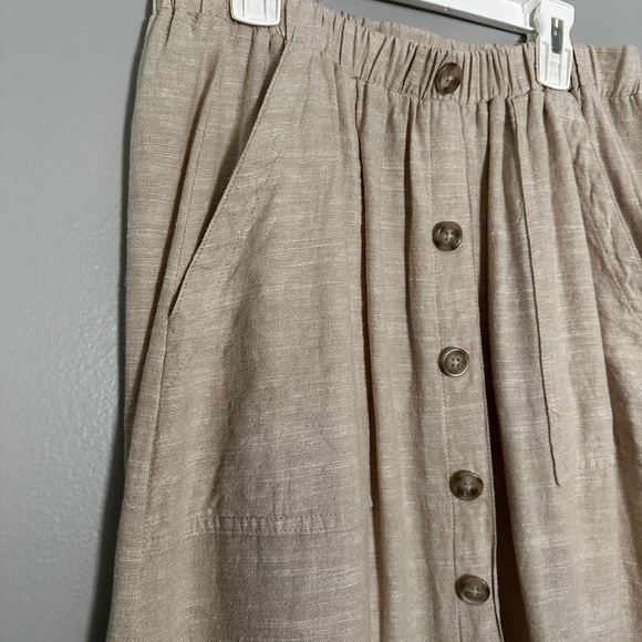 Linen-blend Button Skirt - Picture 2 of 4